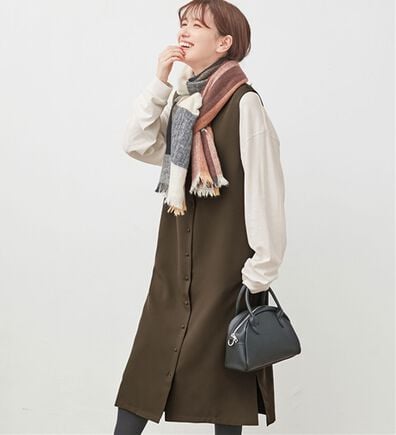 Viola e Viola（ヴィオラ エ ヴィオラ）の「前ボタンＶネックジャンパースカート（ジャンパースカート）」