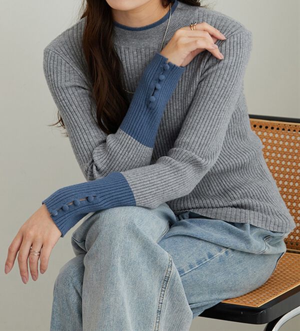 GeeRA（ジーラ）の「配色デザインくるみボタン付リブニット（ニット・セーター）」｜詳細画像