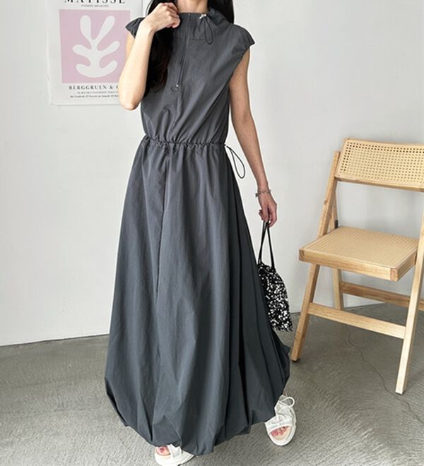 GeeRA（ジーラ）の「ハーフジップウエストドロストバルーンワンピース（カットソーワンピース）」｜グレー