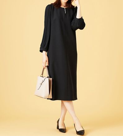 BELLUNA（ベルーナ）の「〈セレモニースタイル〉パール使い袖プリーツワンピース（フォーマルワンピース）」