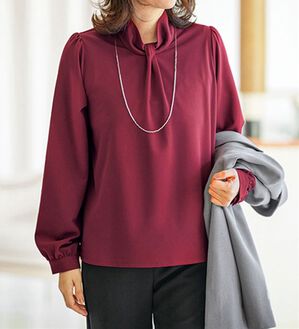 BELLUNA（ベルーナ）の「伸び伸び！タイ風デザインブラウス（ブラウス）」｜ボルドー