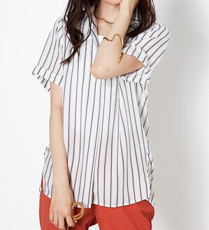 BELLUNA（ベルーナ）の「エアリーツイル裾タックシャツチュニック（チュニック）」｜オフ白ストライプ