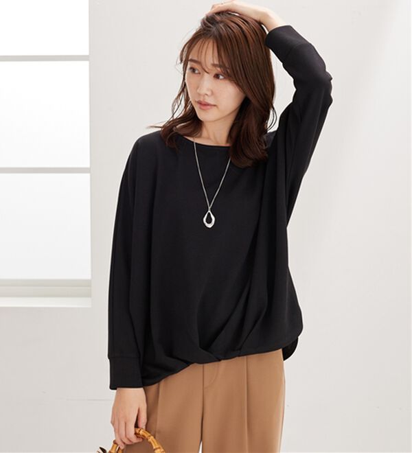 BELLUNA（ベルーナ）の「【新色追加】【2点セット】ネックレス付裾タックデザインプルオーバー（カットソー）」｜詳細画像