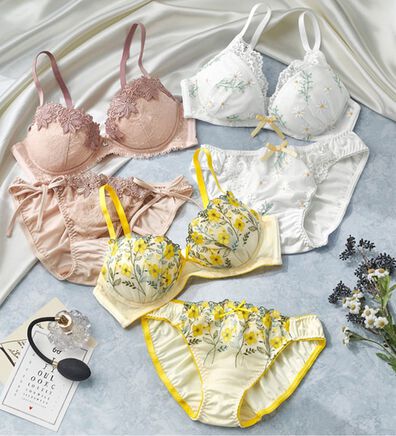 YU'NOW（ユナウ）の「ぷるるん谷間のノンワイヤーブラ＆ショーツ（ブラジャー＆ショーツセット）」