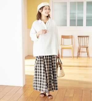 Viola e Viola（ヴィオラ エ ヴィオラ）の「綿１００％裾ボタン付ダブルガーゼブラウス（ブラウス）」｜オフホワイト