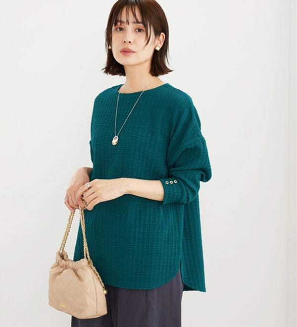 BELLUNA（ベルーナ）の「ジャカード素材袖ボタン使いゆったりプルオーバー（カットソー）」｜詳細画像