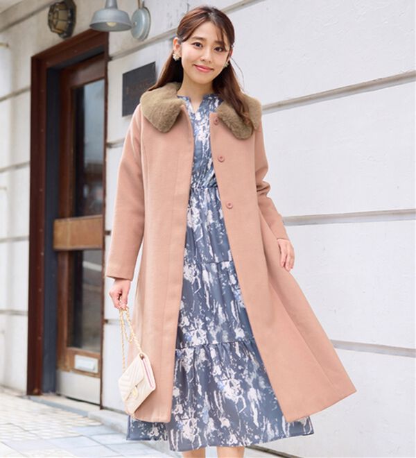 alotta（アロッタ）の「美人シルエットファー付ノーカラーコート【美人百花掲載】（ロングコート）」｜詳細画像