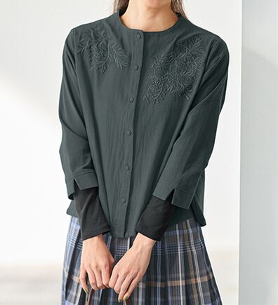 BELLUNA（ベルーナ）の「心躍る♪アシメ刺しゅうブラウス（ブラウス）」