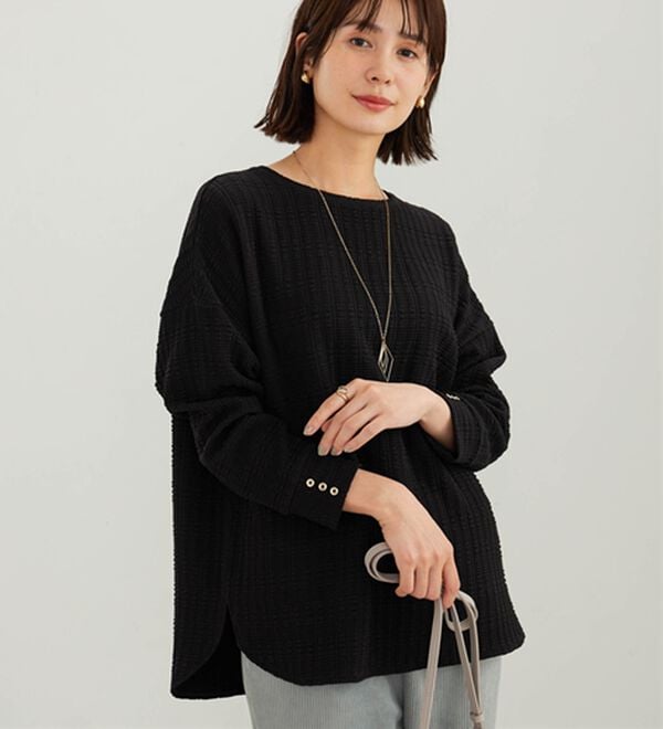BELLUNA（ベルーナ）の「ジャカード素材袖ボタン使いゆったりプルオーバー（カットソー）」｜詳細画像