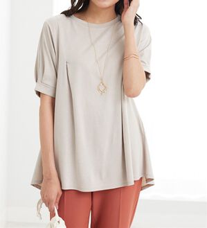 BELLUNA（ベルーナ）の「バックフレアーパフ袖プルオーバー（カットソー）」｜グレージュ