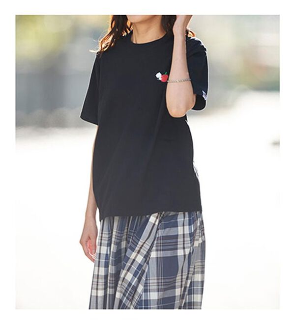 BELLUNA（ベルーナ）の「＜べるーにゃ&times;フルーツオブザルーム＞綿１００％素材プリントＴシャツ（Tシャツ）」｜詳細画像