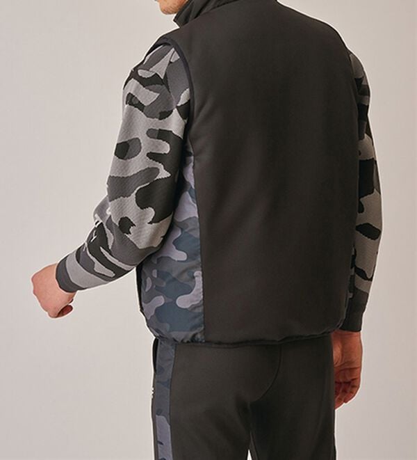 「＜ザ　ショップ　ティーケー＞軽量ストレッチカモフラ柄セーター（メンズニット・セーター）」｜詳細画像