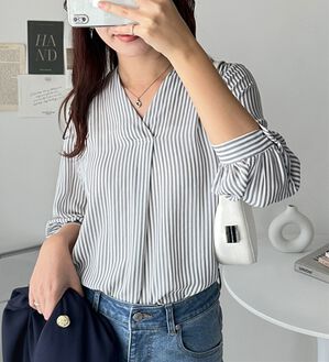 GeeRA（ジーラ）の「シルエットきれい！上品7分袖デザインブラウス（ブラウス）」｜モノトーンストライプ