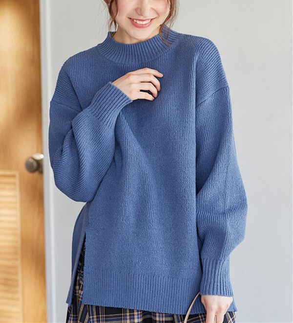 Viola e Viola（ヴィオラ エ ヴィオラ）の「【毛玉になりにくい・静電気防止】サイドスリットハイネックニット（ニット・セーター）」｜詳細画像