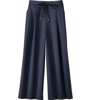 BELLUNA（ベルーナ）の「サラリ綿混タック入りキュロットパンツ（クロップドパンツ）」｜ネイビー