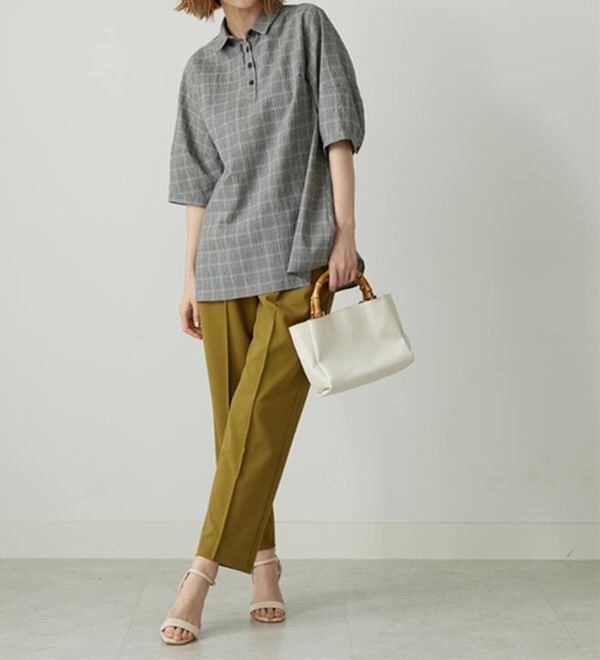 BELLUNA（ベルーナ）の「サッカー素材バックフレアーブラウス（ブラウス）」｜詳細画像