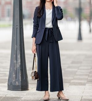 GeeRA（ジーラ）の「【2点セット】選べるボトム！洗えて型くずれしないパンツスーツセット（パンツスーツ）」｜ワイドパンツ／ﾈｲﾋﾞｰｽﾄﾗｲﾌﾟ