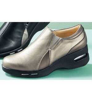 BELLUNA（ベルーナ）の「４Ｅダブルエア切替スリッポンシューズ（スリッポン）」｜シャンパン