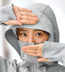 BELLUNA（ベルーナ）の「【接触冷感】絶対に焼けたくない！後プリーツＵＶパーカー（パーカー）」