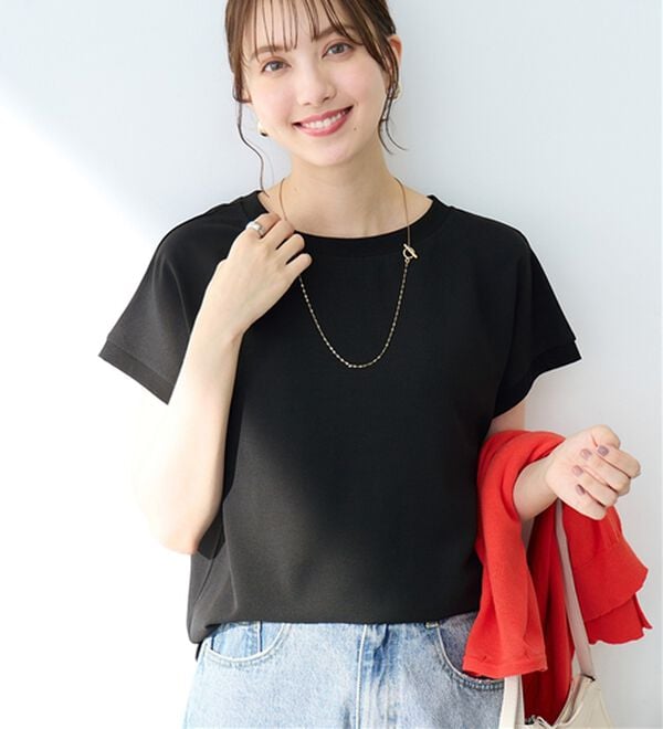 Viola e Viola（ヴィオラ エ ヴィオラ）の「【涼しく解決！】Ｔシャツ感覚で着られるブラウス（ブラウス）」｜ブラック