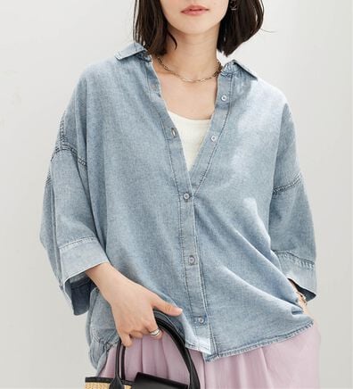 BELLUNA（ベルーナ）の「シアーデニム素材裾タックゆったりシャツ（シャツ）」