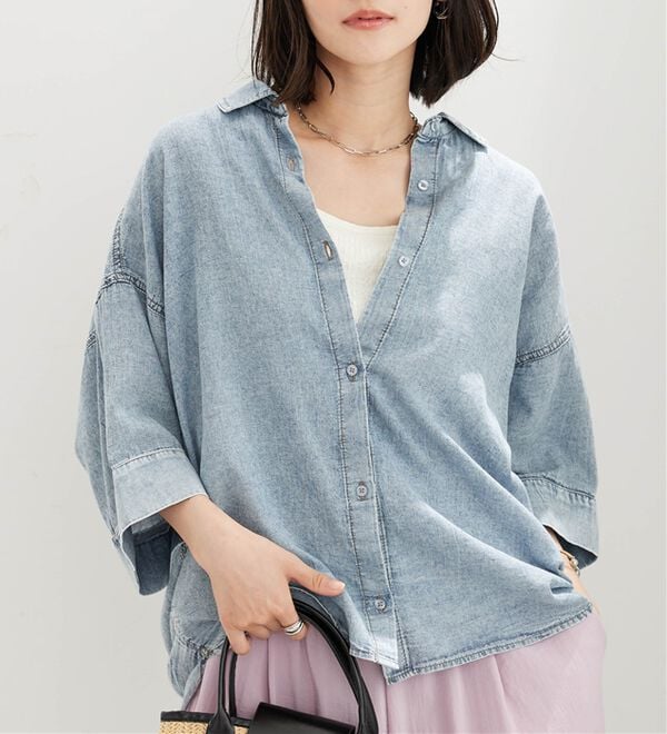 BELLUNA（ベルーナ）の「シアーデニム素材裾タックゆったりシャツ（シャツ）」｜詳細画像