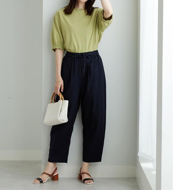 BELLUNA（ベルーナ）の「綿スラブ素材タックデザインコクーンパンツ（フルレングスパンツ）」｜詳細画像