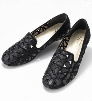 ルフラン（ルフラン）の「フワラーカッティングオペラシューズ（フラットシューズ）」｜ブラック