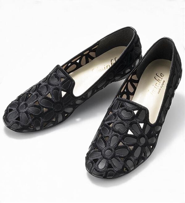 ルフラン（ルフラン）の「フワラーカッティングオペラシューズ（フラットシューズ）」｜ブラック