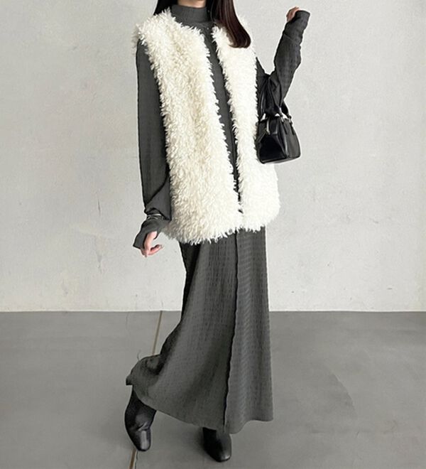 GeeRA（ジーラ）の「全骨格対応！選べるネックジャガードワンピ―ス（カットソーワンピース）」｜チャコールハイネック