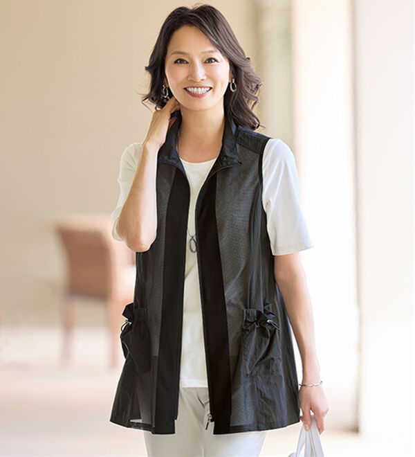 BELLUNA（ベルーナ）の「＜旅行の寒暖差に便利！＞メッシュ切替デザインベスト（ベスト）」｜黒