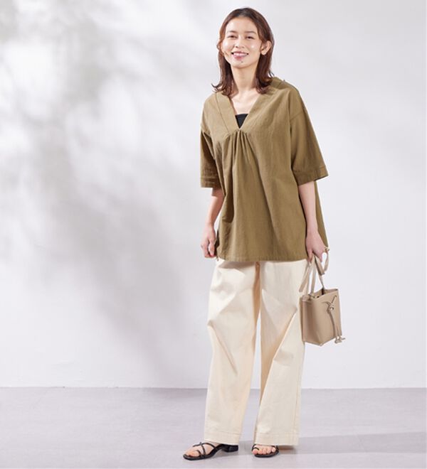 Viola e Viola（ヴィオラ エ ヴィオラ）の「綿１００％Ｖネックブラウス（ブラウス）」｜詳細画像