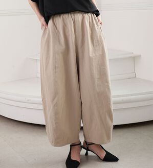 A HAPPY MARILYN（アハッピーマリリン）の「【Ｌ～８Ｌ】綿１００％ さらっと優しいコットン バレルレッグパンツ カーブパンツ 選べる２丈（ワイドパンツ・ガウチョ）」｜グレージュ