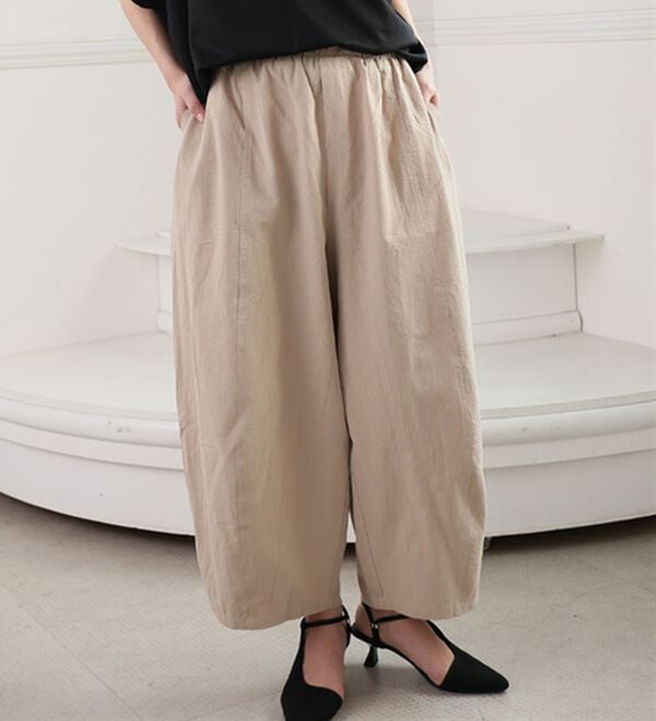 A HAPPY MARILYN（アハッピーマリリン）の「【Ｌ～８Ｌ】綿１００％ さらっと優しいコットン バレルレッグパンツ カーブパンツ 選べる２丈（ワイドパンツ・ガウチョ）」｜グレージュ