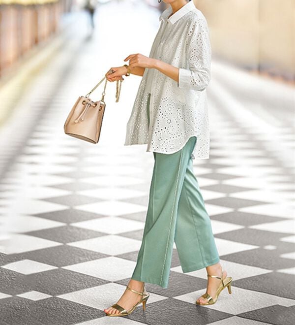 BELLUNA（ベルーナ）の「花柄レース刺しゅうシャツチュニック（チュニック）」｜詳細画像