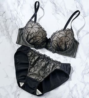 YU'NOW（ユナウ）の「【デザイン豊富】大人ｓｗｅｅｔプチプラブラ＆ショーツセット（ブラジャー＆ショーツセット）」｜ブラック系大花レース