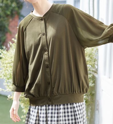 Viola e Viola（ヴィオラ エ ヴィオラ）の「【５つの機能付】袖シフォン切替ブルゾン風カーディガン（その他カーディガン）」