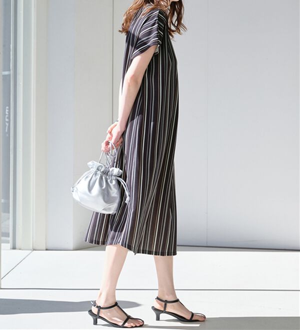 alotta（アロッタ）の「【４つの機能付】ひんやりフロントタックＶネックゆるワンピース（カットソーワンピース）」｜詳細画像