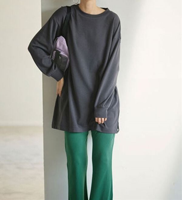 YU'NOW（ユナウ）の「【上下２点セット】バックロゴプルオーバーチュニック＆フレアパンツセット（パジャマ・ルームウェア）」｜詳細画像