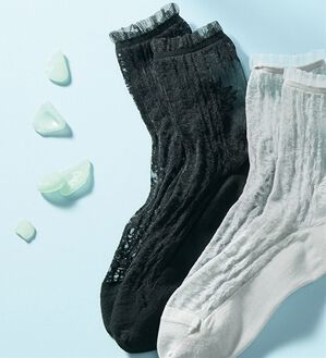 LAVIENNE（ラヴィエンヌ）の「華やかシアーソックス（靴下・ストッキング）」｜レースブラック