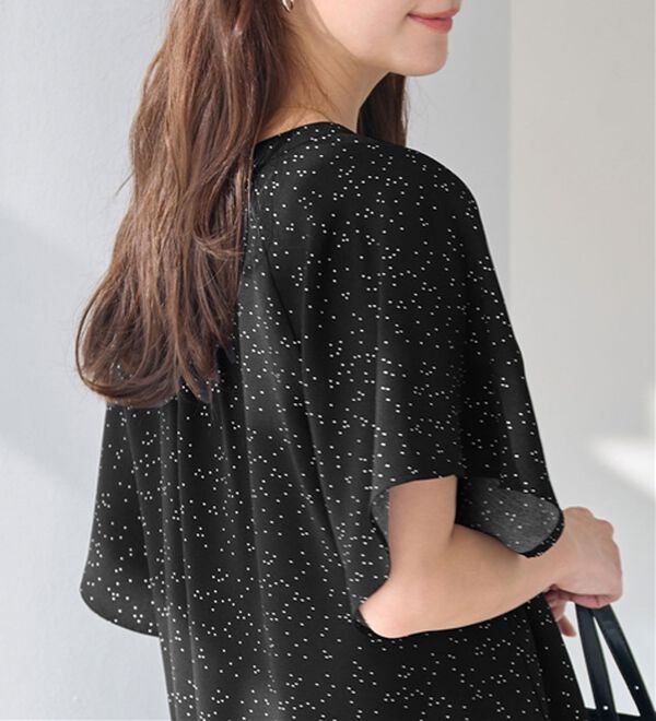 Viola e Viola（ヴィオラ エ ヴィオラ）の「【接触冷感】さらっと涼感フレアスリーブブラウス（ブラウス）」｜詳細画像