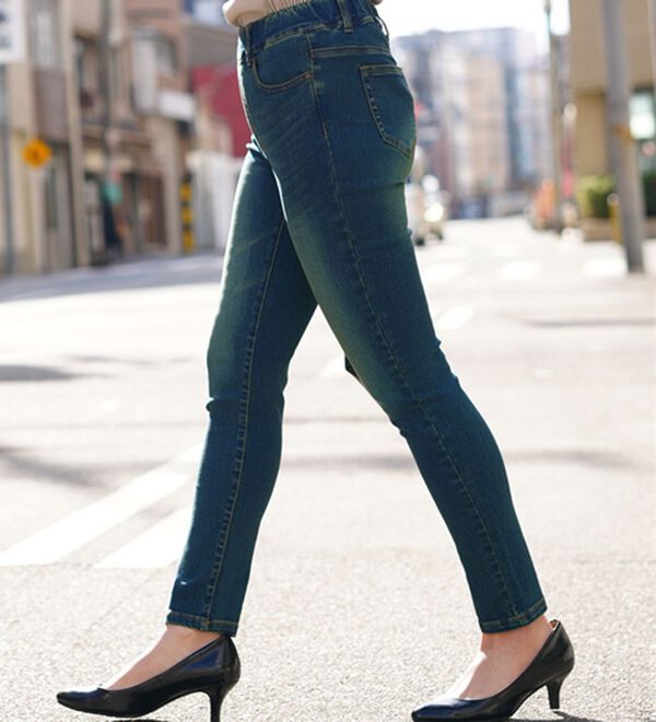 A HAPPY MARILYN（アハッピーマリリン）の「【Ｍ～８Ｌ】夏でもひんやり。足元に魔法をかけて。接触冷感 UV 魔法の美ライン ストレッチ スキニー デニムパンツ（スリム・スキニーパンツ）」｜詳細画像