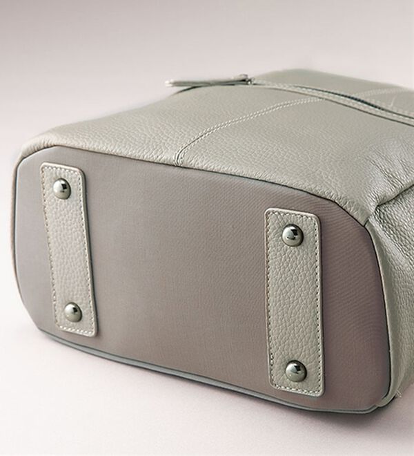 BELLUNA（ベルーナ）の「がばっと開いて多収納！牛革軽量リュック（リュック）」｜詳細画像