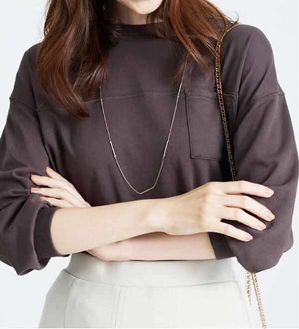 BELLUNA（ベルーナ）の「吸湿発熱ポンチ素材ポケット付プルオーバー（カットソー）」｜詳細画像