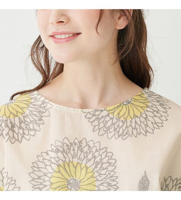 Viola e Viola（ヴィオラ エ ヴィオラ）の「綿１００％大きな花柄の裾ギャザーブラウス（ブラウス）」｜詳細画像