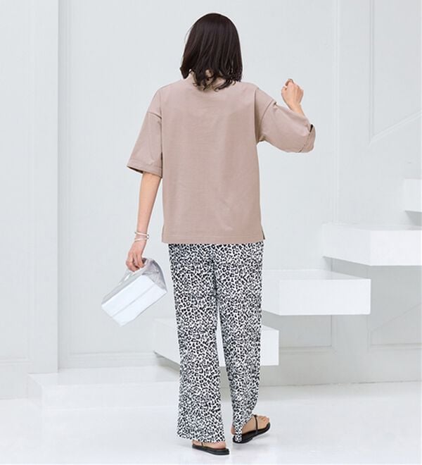 BELLUNA（ベルーナ）の「小顔見せ！ヒンヤリハイネックオーバーサイズＴシャツ（Tシャツ）」｜詳細画像