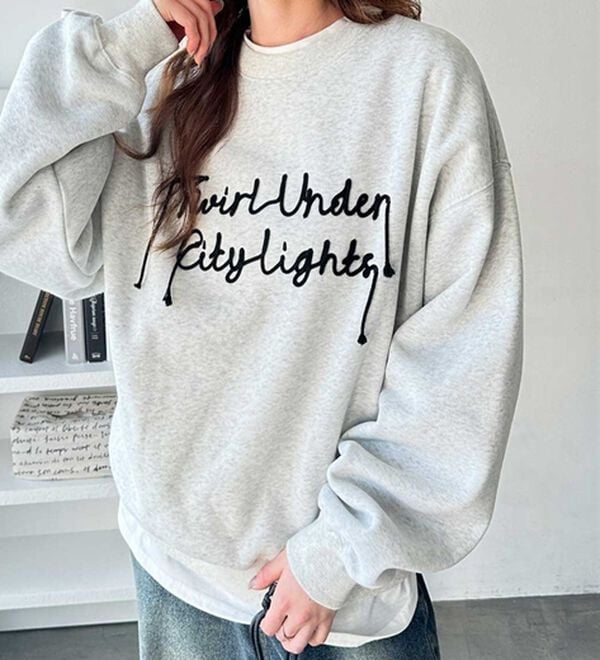 GeeRA（ジーラ）の「コードロゴ刺繍オーバーサイズ裏起毛スウェット（トレーナー・スウェット）」｜詳細画像