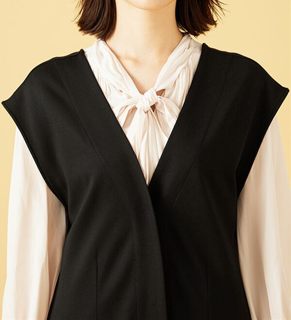 BELLUNA（ベルーナ）の「すっきりキレイ見え！Ｖネックロングジレ（ジレ）」｜詳細画像