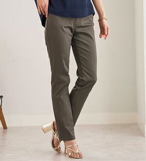 BELLUNA（ベルーナ）の「サラリ速乾！綿サテンストレッチカラーパンツ（フルレングスパンツ）」｜カーキグレー3