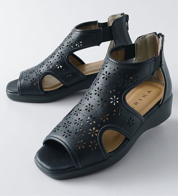 BELLUNA（ベルーナ）の「５Ｅパンチングサマーブーツ（サンダル・ミュール）」｜詳細画像